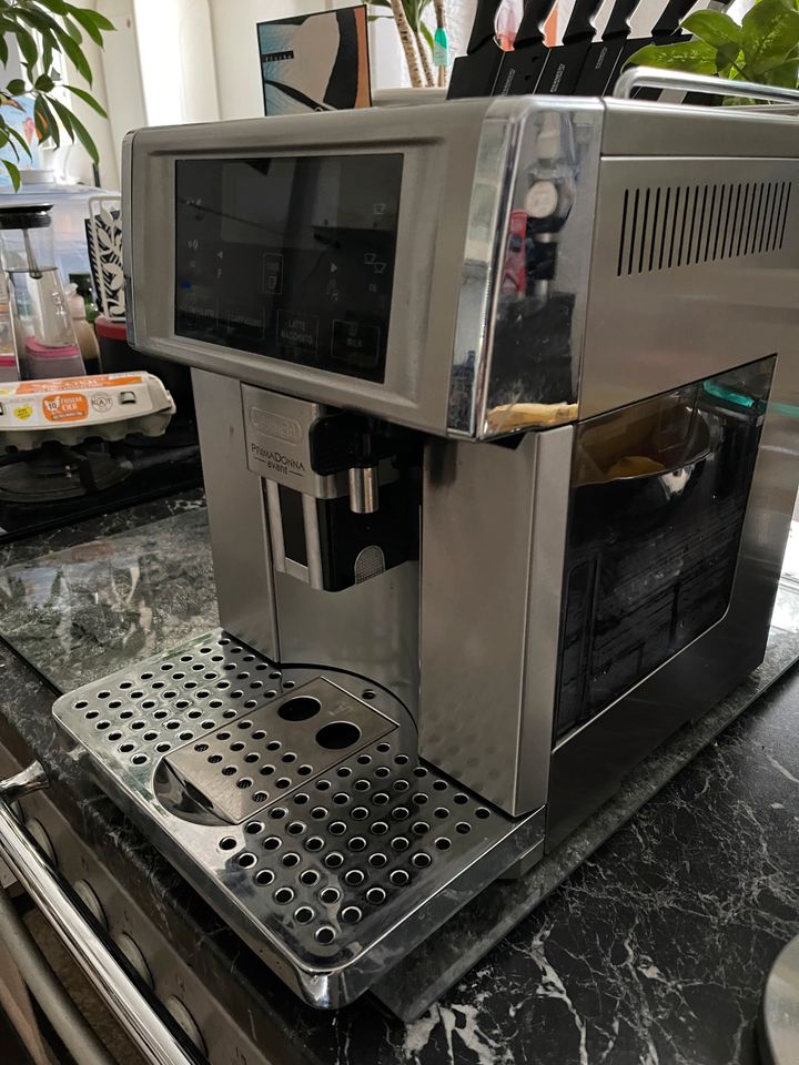 DeLonghi ESAM 6700 Kaffeevollautomat (Display hat Schuss) in Stuttgart