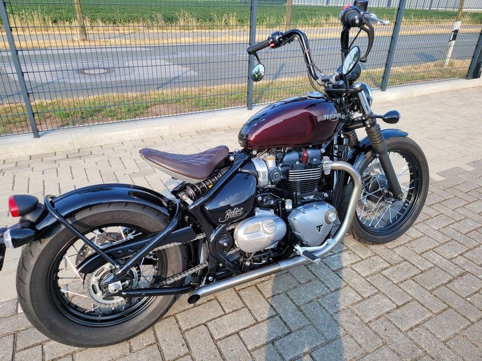 Triumph BONNEVILLE BOBBER 1200 ABS LENKERUMBAU + HELM in Bawinkel