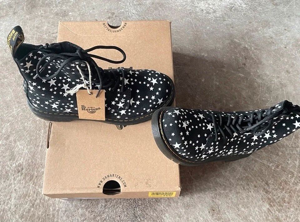 Dr. Martens Pascal Y 1460 Star Print Gr. 37 NEU in Gottmadingen