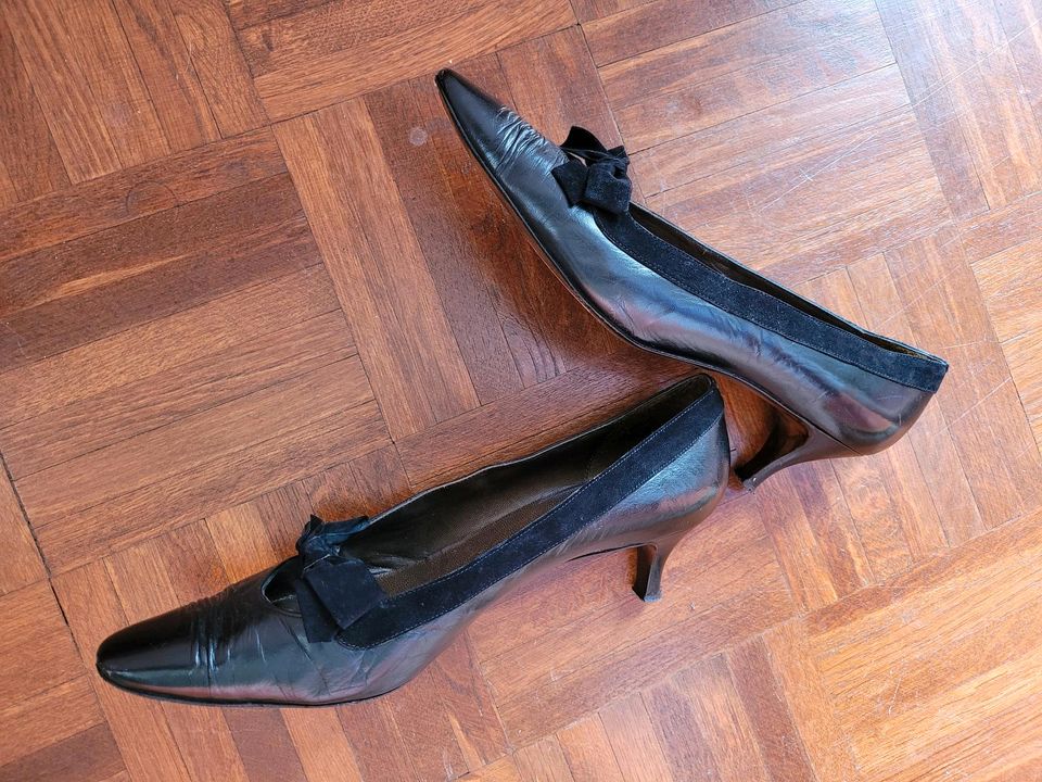 Vintage Pumps Leder italienisch Gr. 40 in Bergatreute