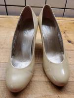 Gabor Lack Pumps Gr. 5 (38) neuwertig beige Rheinland-Pfalz - Gau-Bickelheim Vorschau