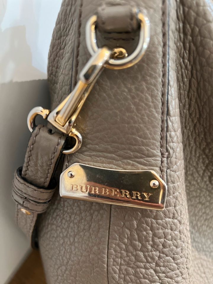 Burberry Tasche, große Hobo, Shopper, Schultertasche, mauve, grau in München