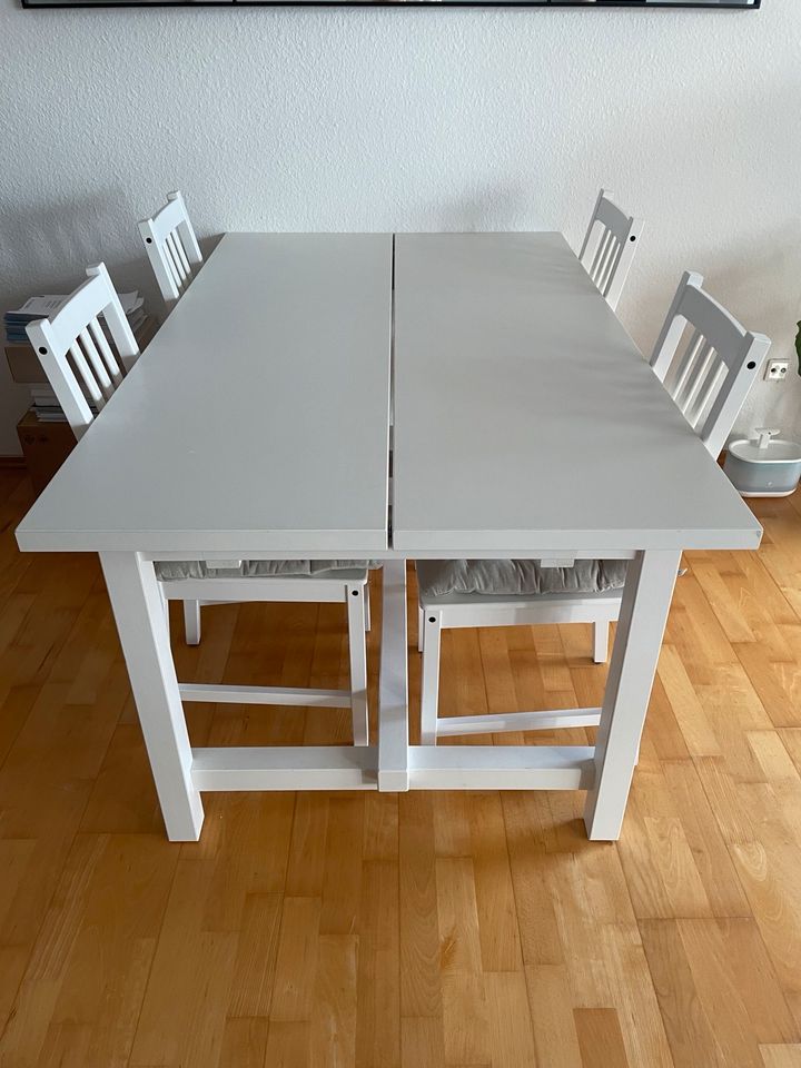 Nordviken Tisch weiß mit Stühlen und Bezügen in Filderstadt