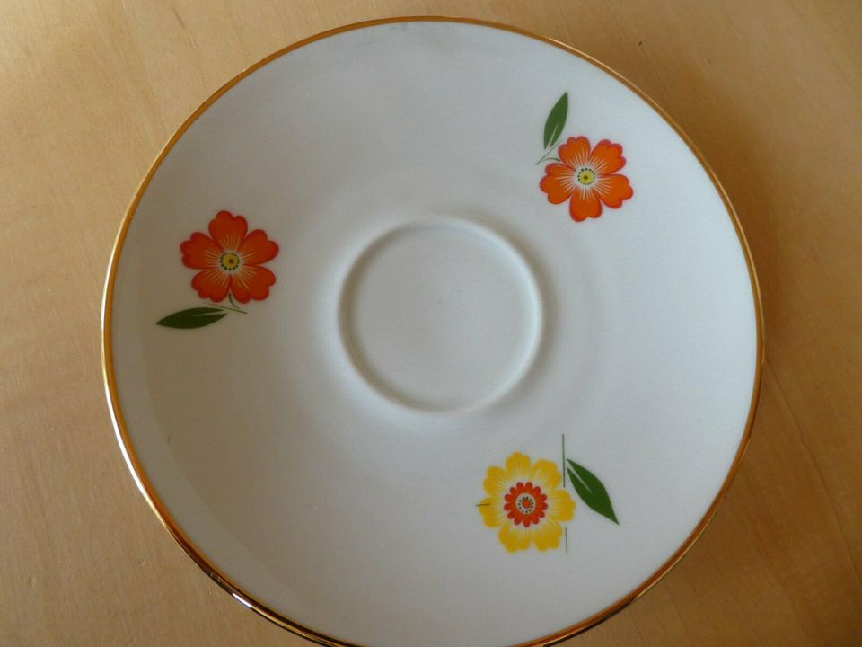 Sammeltasse Blumenmotiv mit Goldrand, Unterteller, Kuchenteller in Burgoberbach