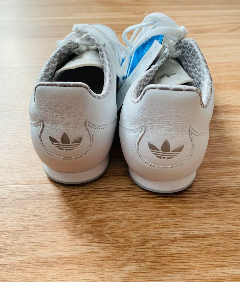 neu Leder Adidas leicht Sneaker Turnschuhe 40 2/3 in Augsburg