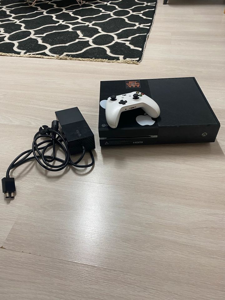 Xbox one  500 gb in Düren