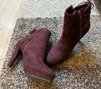 Lila Absatz- Stiefeletten neu Brandenburg - Zehdenick Vorschau