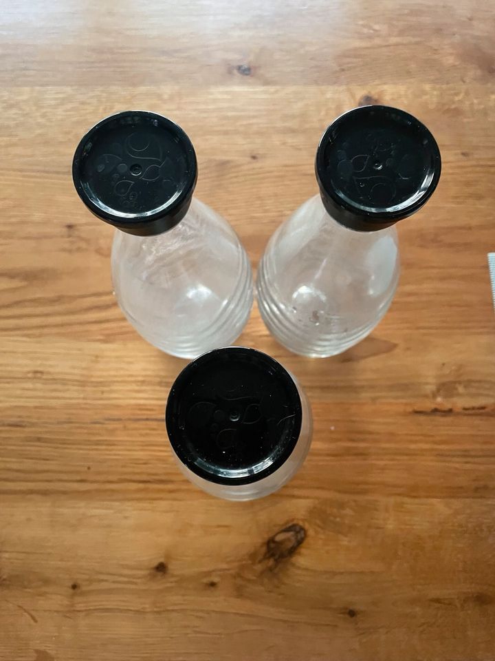Soda stream in weiß mit 3 Flaschen dazu in Wettringen