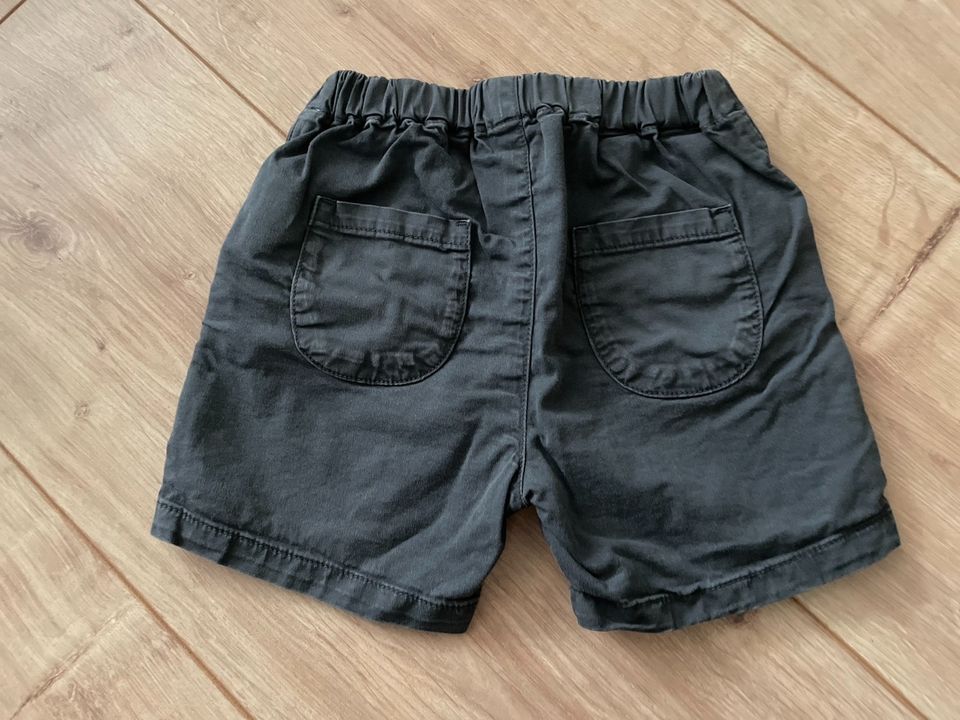 Babe&Tess Shorts Gr. 12m (80) in Hamburg