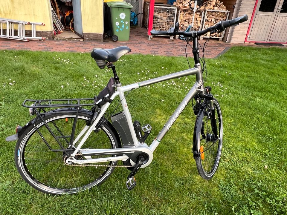 Raleigh Herren E-Bike Pedelec 28 Zoll 60er Rahmenhöhe 8-Gang in Bomlitz