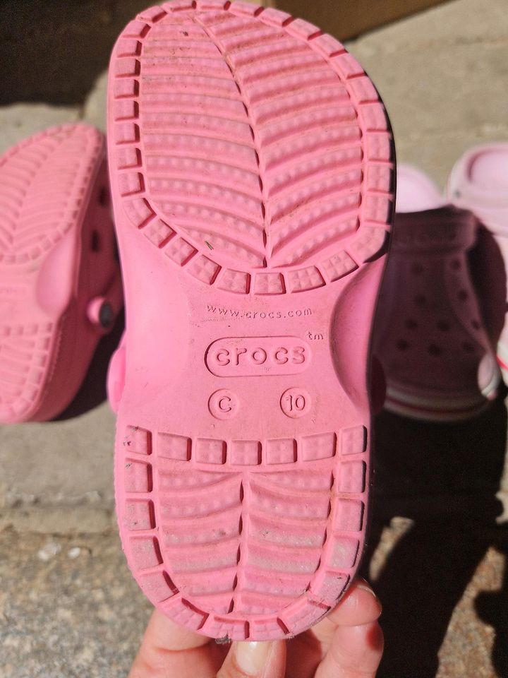 Crocs in Größe C10 2 Paar in Bakum