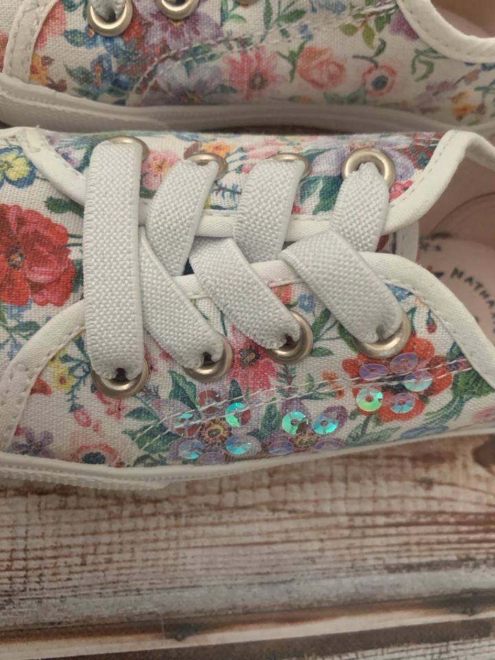 Nathalie Lete x H&M  Sneaker Schuhe Blumen Gr. 27 in Solingen