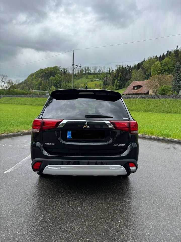 Mitsubishi Outlander 2.4 Benzin in Lörrach