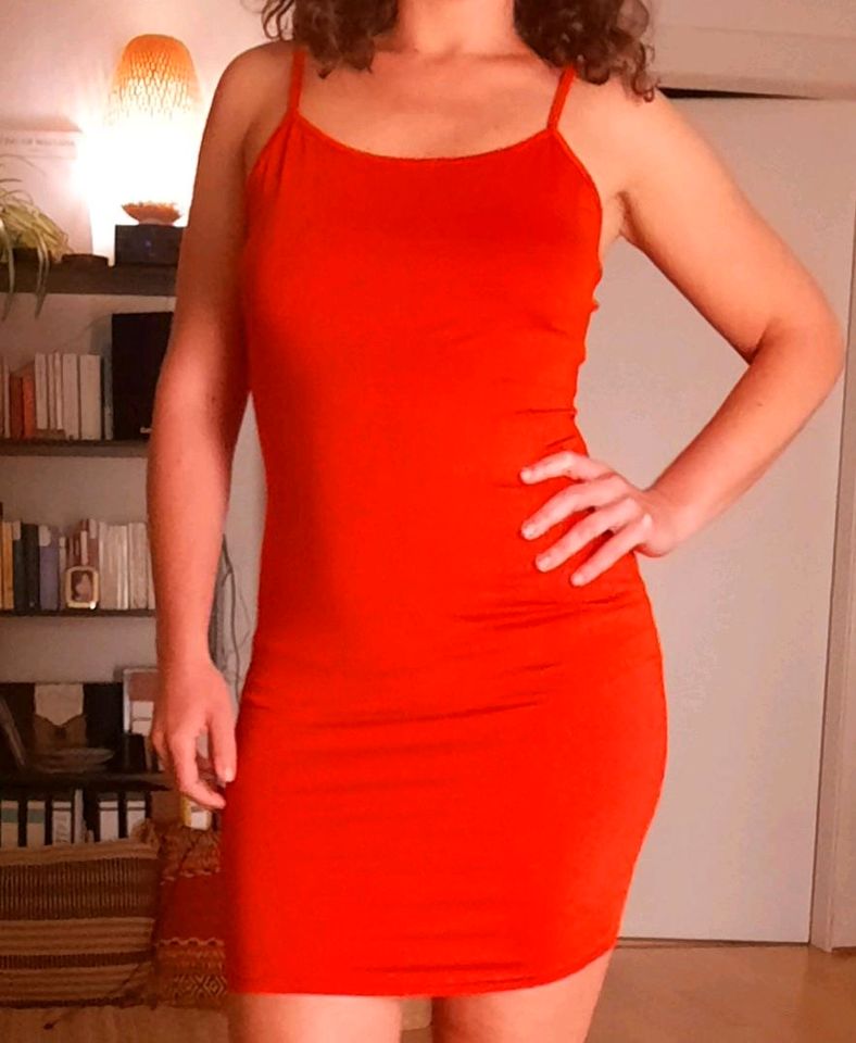 Kleid Knallig Rot, Stretch !! in Düsseldorf