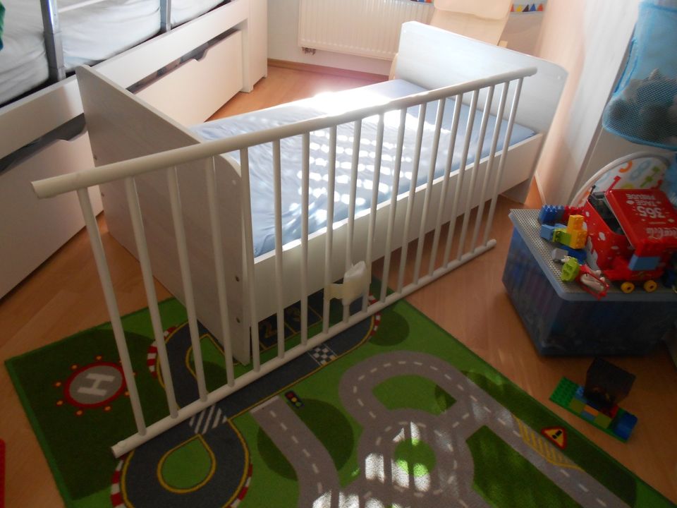 Kinderzimmer Paidi mit Kleiderschrank, Bett und Wickelkommode in Kirchlengern