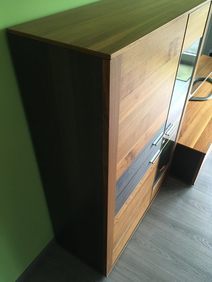 Wohnwand Nussbaum Vitrine Lowboard TV Kommode Fernseher Schrank in Krefeld