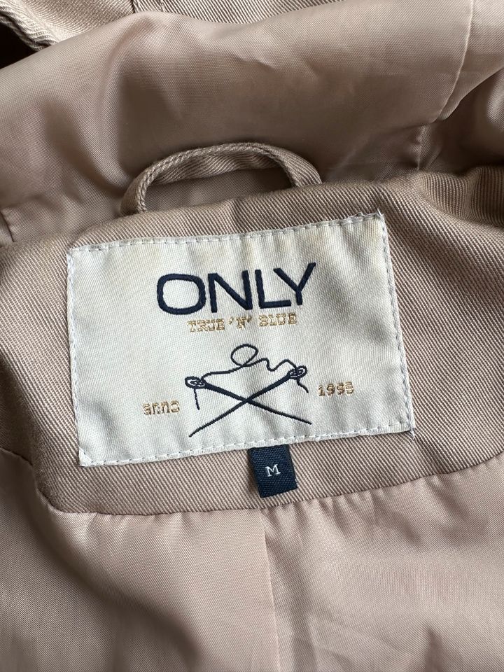 Parka / Jacke only Gr. M beige in Hofkirchen