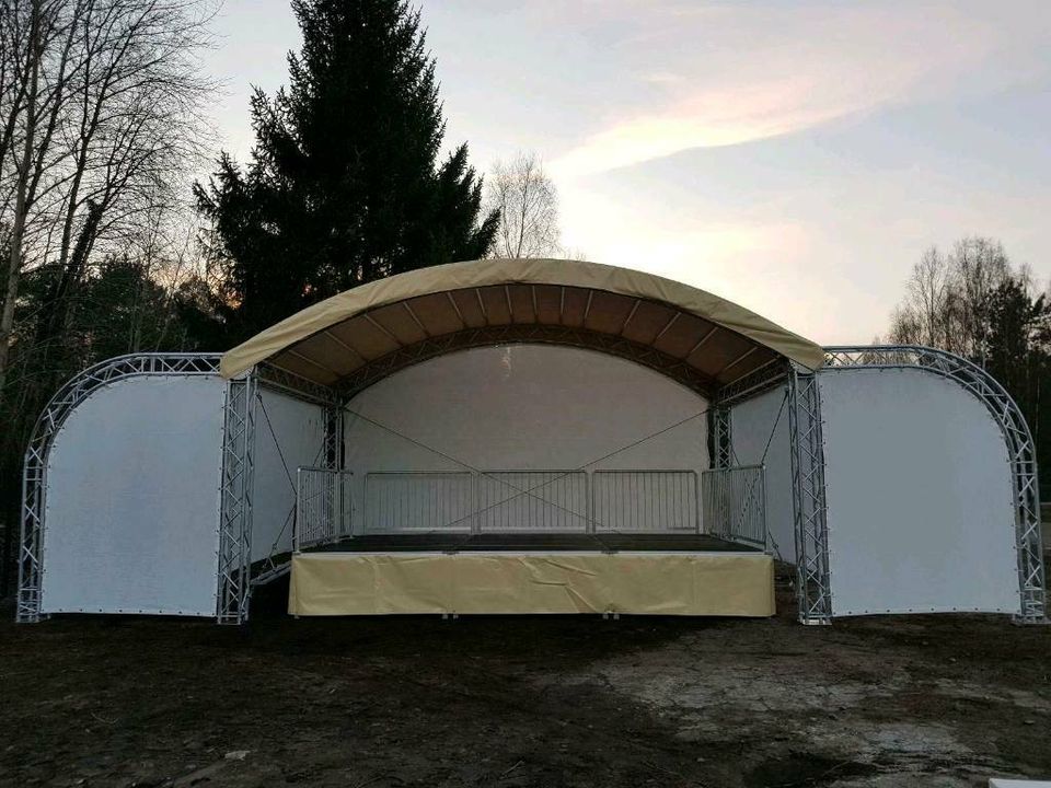 Mobile Bühne Podeste Überdachung mieten Ton Licht Video DJ Event in Parchim