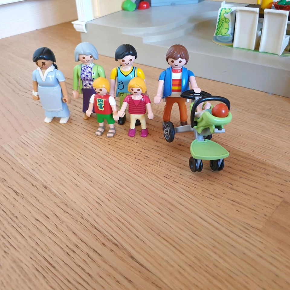 Playmobil Stadthaus 5302 mit viel Zubehör in Frensdorf