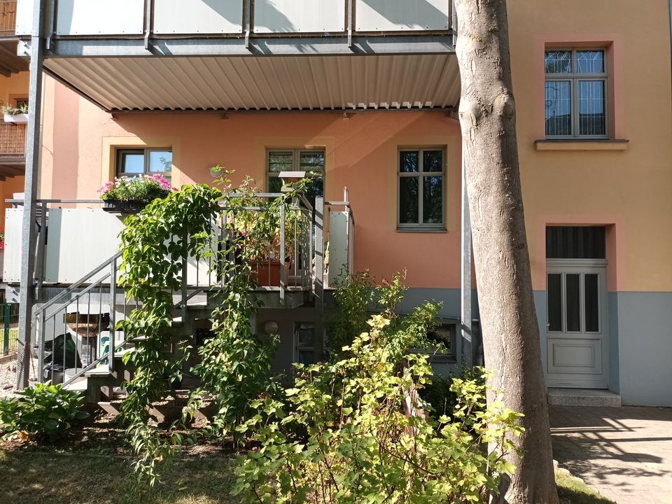 Sonnige Wohnung (7% Rendite) mit Tageslichtbad, Balkon, kleiner Garten & das mitten in Zwickau! in Zwickau