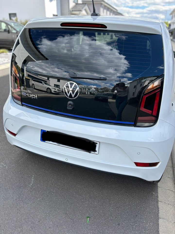 VW E UP Active Pure White Vollausstattung in Kassel