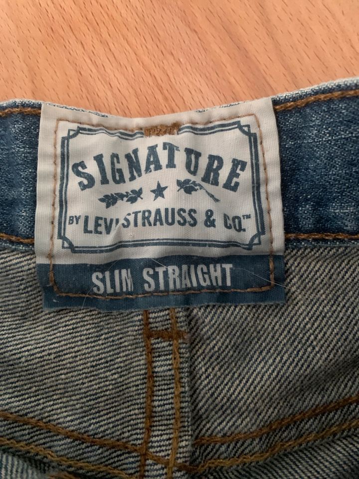 Tolle Levi‘s Jeans Shorts Signature Gr. 14 Reg in Groß-Umstadt