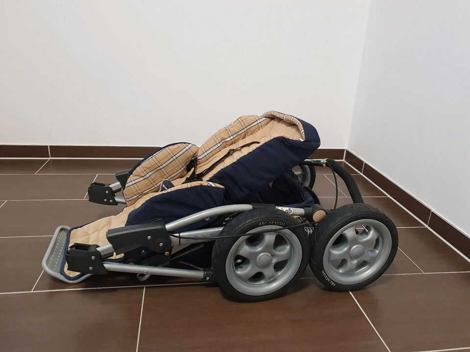 Kinderwagen in Unterneukirchen