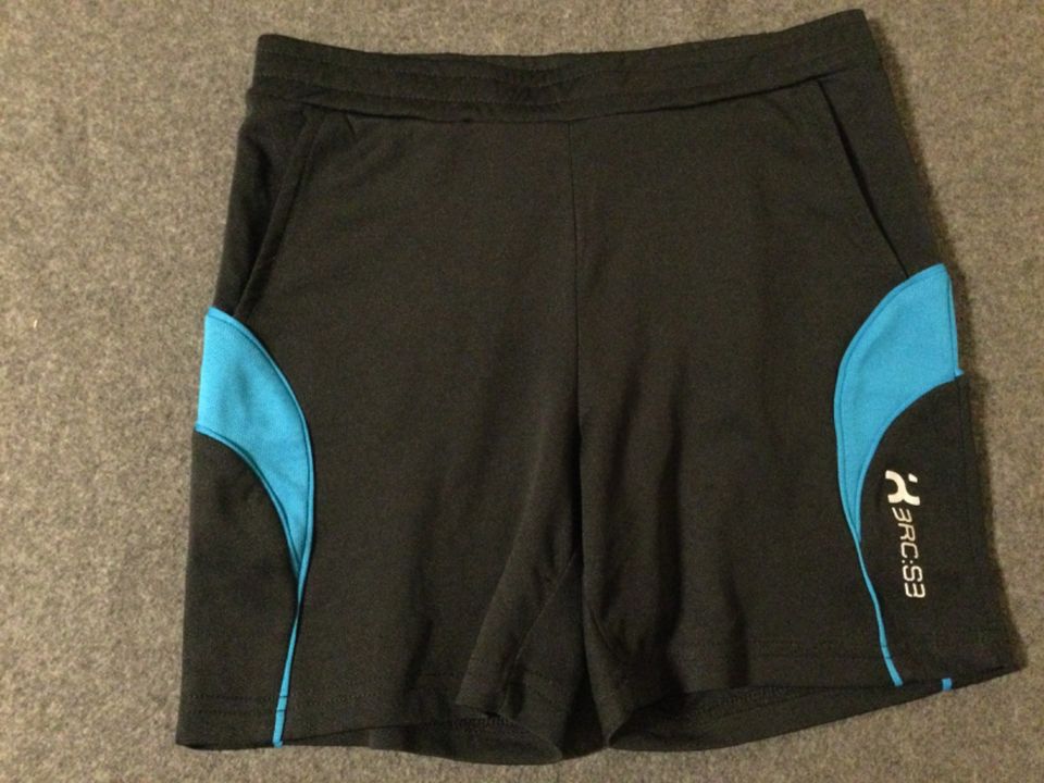 Sporthose, kurz, Jungen, Gr. 134, wie neu in Tauberbischofsheim