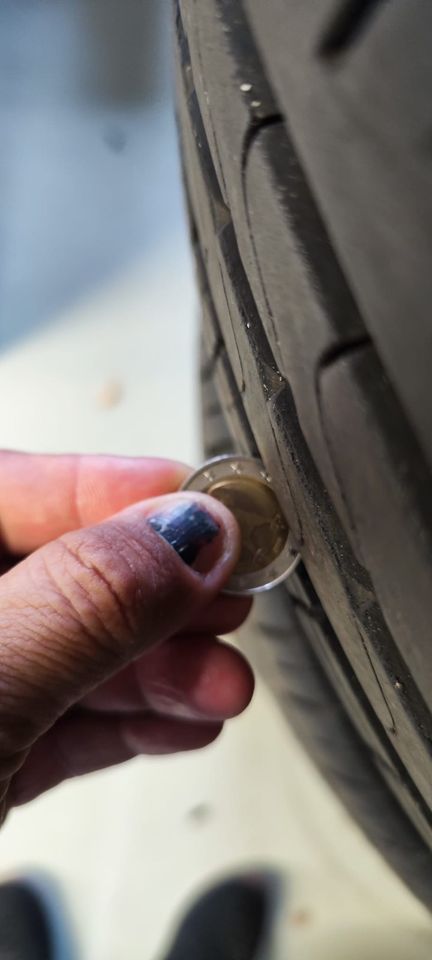 Sommerreifen Pirelli ohne Felgen in Walzbachtal