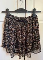 Rock Mango xs s 34 36 schwarz Blumen floral Boho Vintage Minirock Niedersachsen - Thedinghausen Vorschau