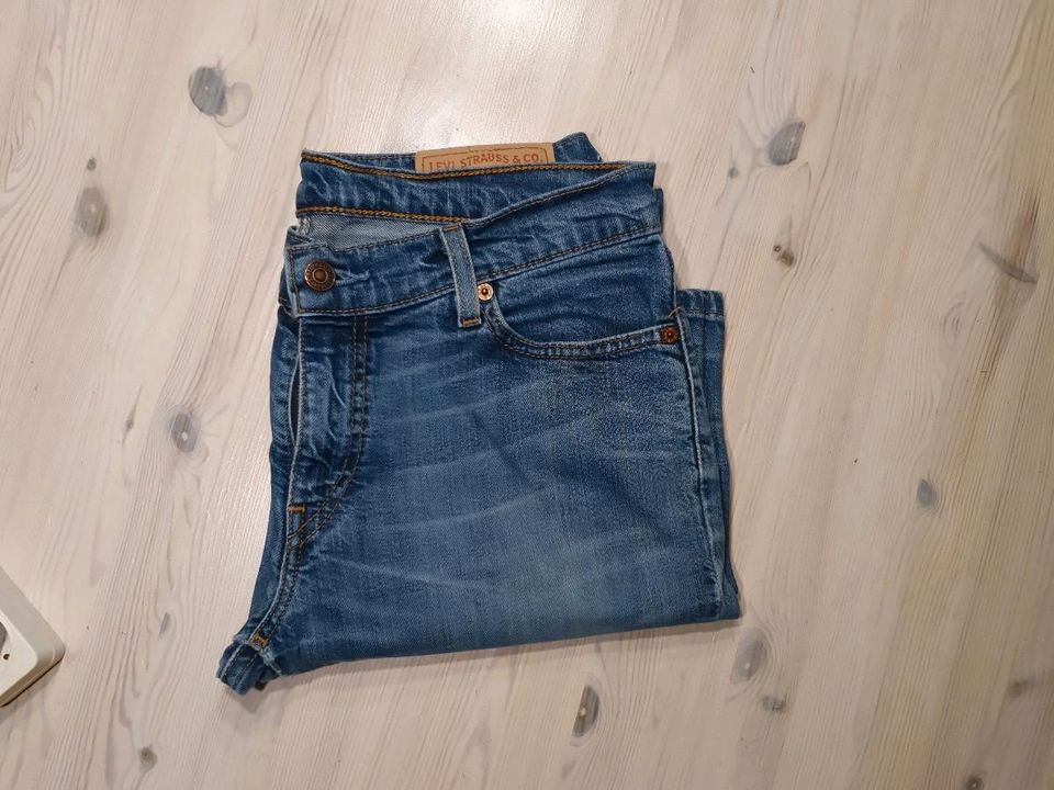 Levi's Jeans W32 L32 in Mücke