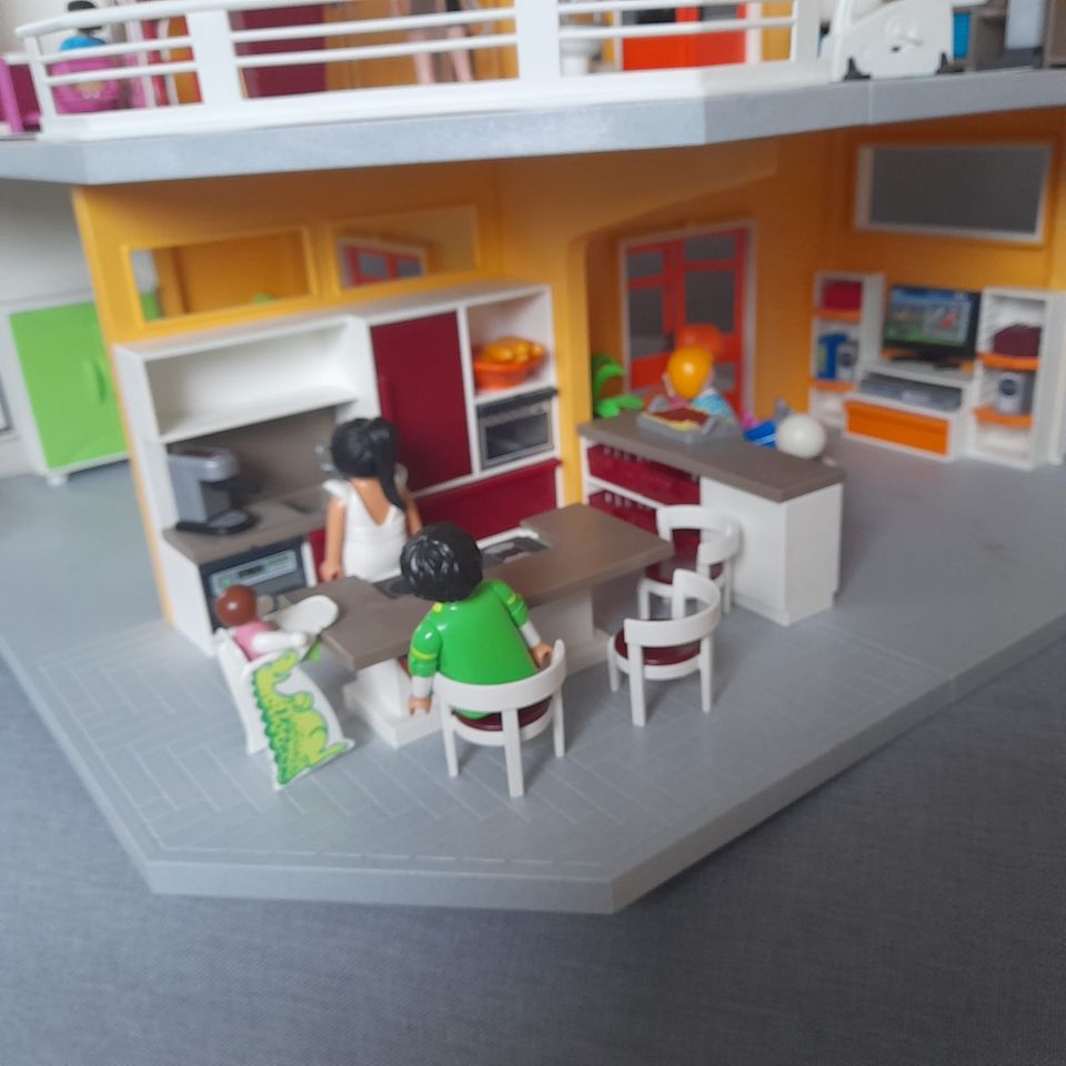 Playmobil Wohnhaus mit allem Zubehör in Rimpar