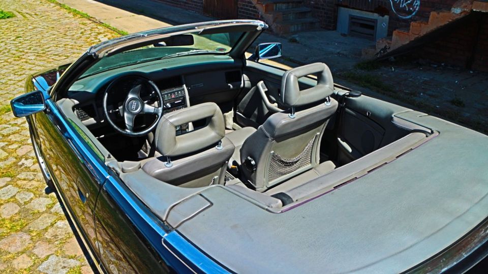 Audi Cabriolet Vollleder, 2,3l, TÜV neu in Magdeburg