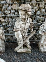 Steinguss Steinfigur Gartenfigur Junge Mann Sense Gärtner Nordrhein-Westfalen - Schwalmtal Vorschau