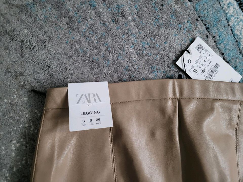 Zara Leggings Kunstleder high waist beige Gr. S NEU in Warendorf