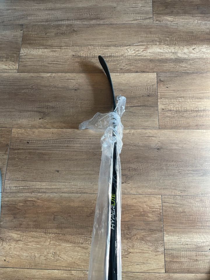 Bauer Flylite ( Hyperlite ) Eishockey Schläger Rechts 82 Flex P28 in Lampertheim