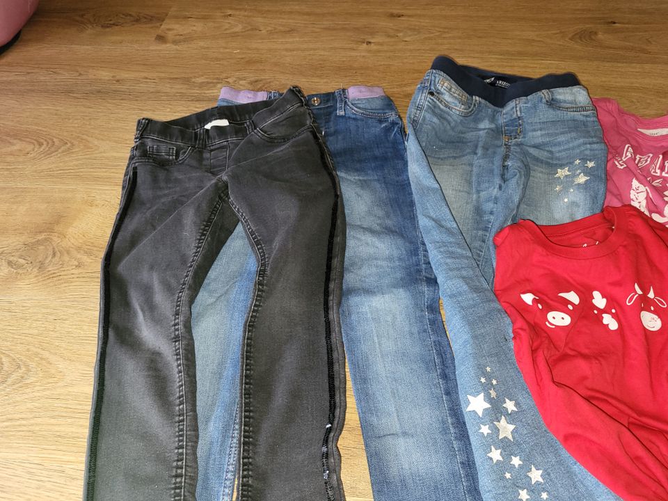 Mädchen Paket, Gr. 134, Jeans, Kleid, Shirt, H&M, C&A in Bohmte