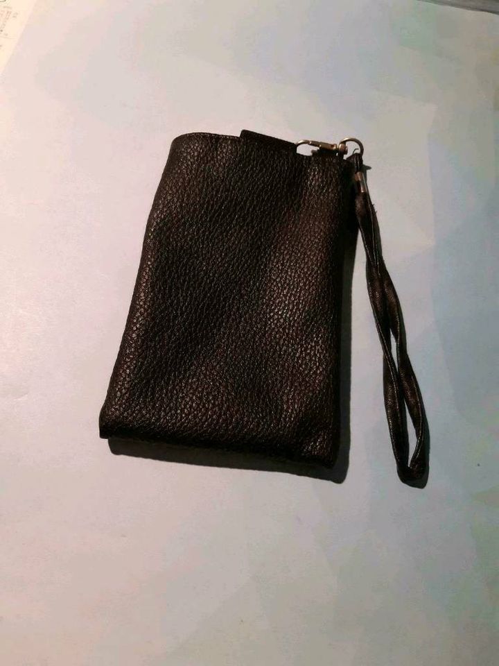 Schwarze Handytasche in Börßum