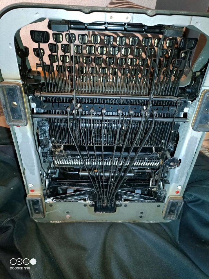 Retro Schreibmaschine Triumph Matura in Oberaurach