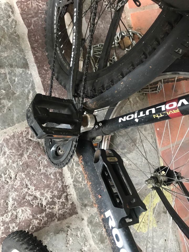 Herren Fahrrad muss repariert werden in Lübeck