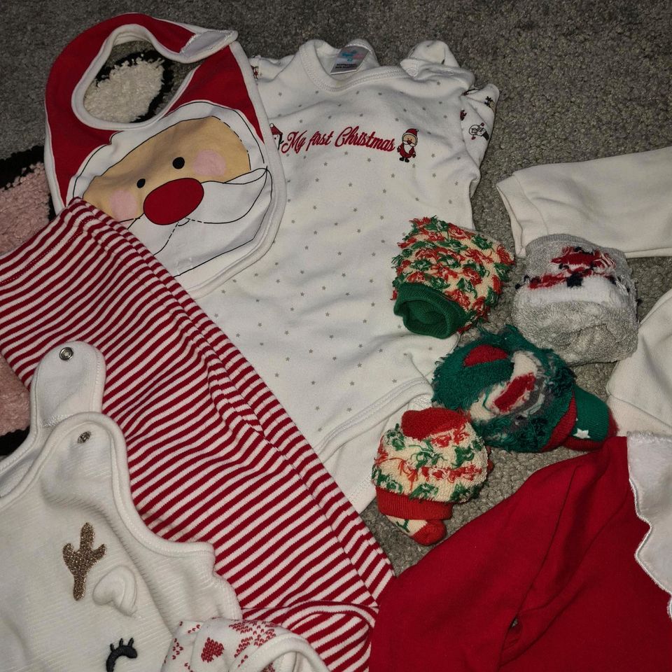 Baby Mädchen Weihnachten Kleidungspaket Gr. 62 - WIE NEU! in Rossau (Sachsen)