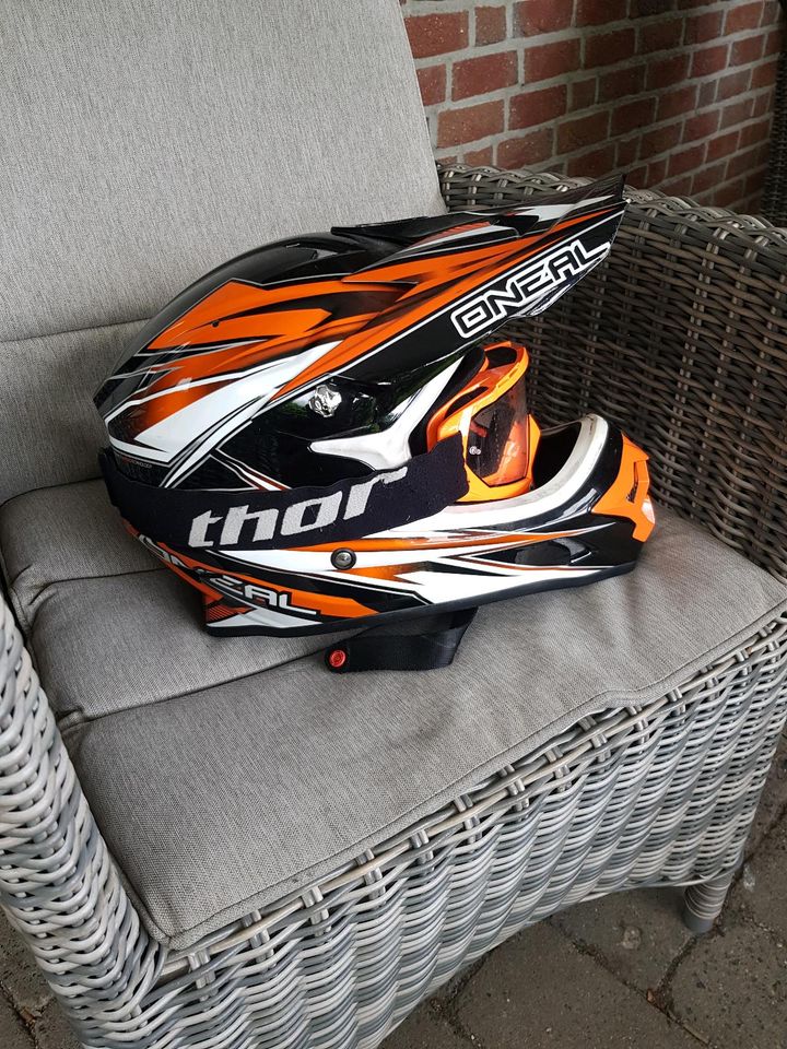 Motocross Helm mit passender Brille in Kleve