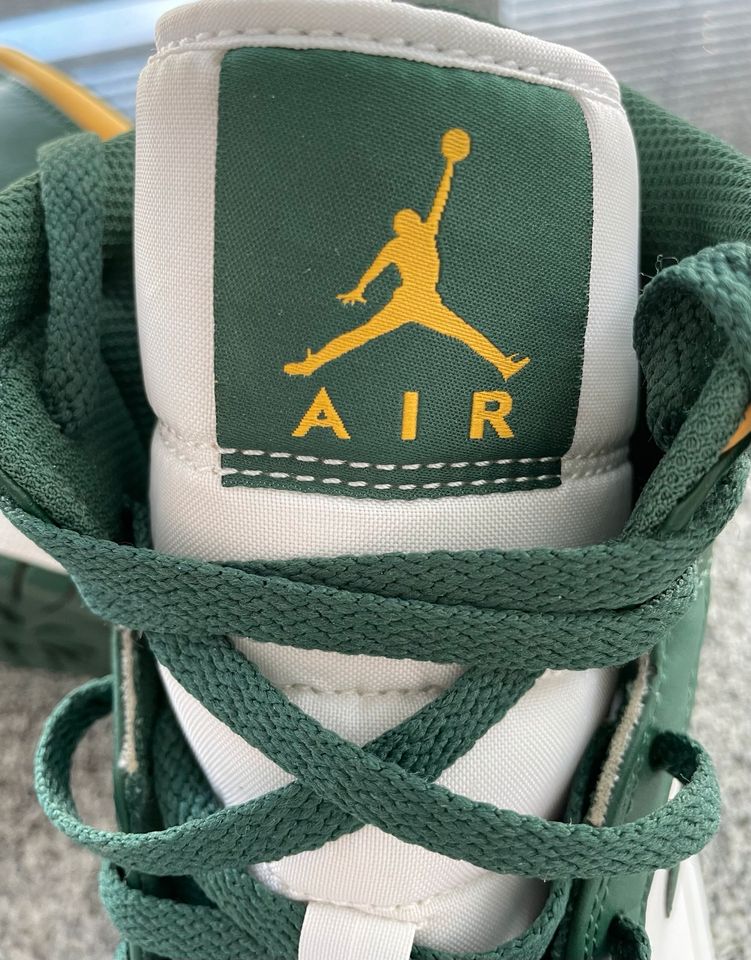 Air Jordan 1 Mid Sonics Nike  Gr. 48,5 US14 dunkelgrün gelb weiß in Großhansdorf