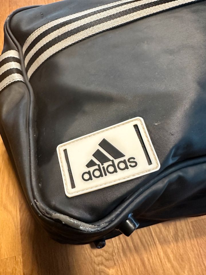 Adidas Sport-Tasche schwarz in Delmenhorst