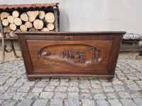Antike Holztruhe Massivholz Rarität Schloss Schnitzerei Truhe Bayern - Anzing Vorschau