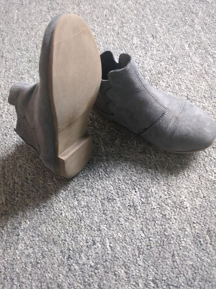 Mäschen Stiefeletten gr 30 in Bad Camberg