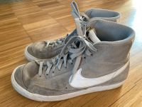 Nike Blazer hohe Sneaker Größe 41 hellgrau Wildleder Hessen - Darmstadt Vorschau