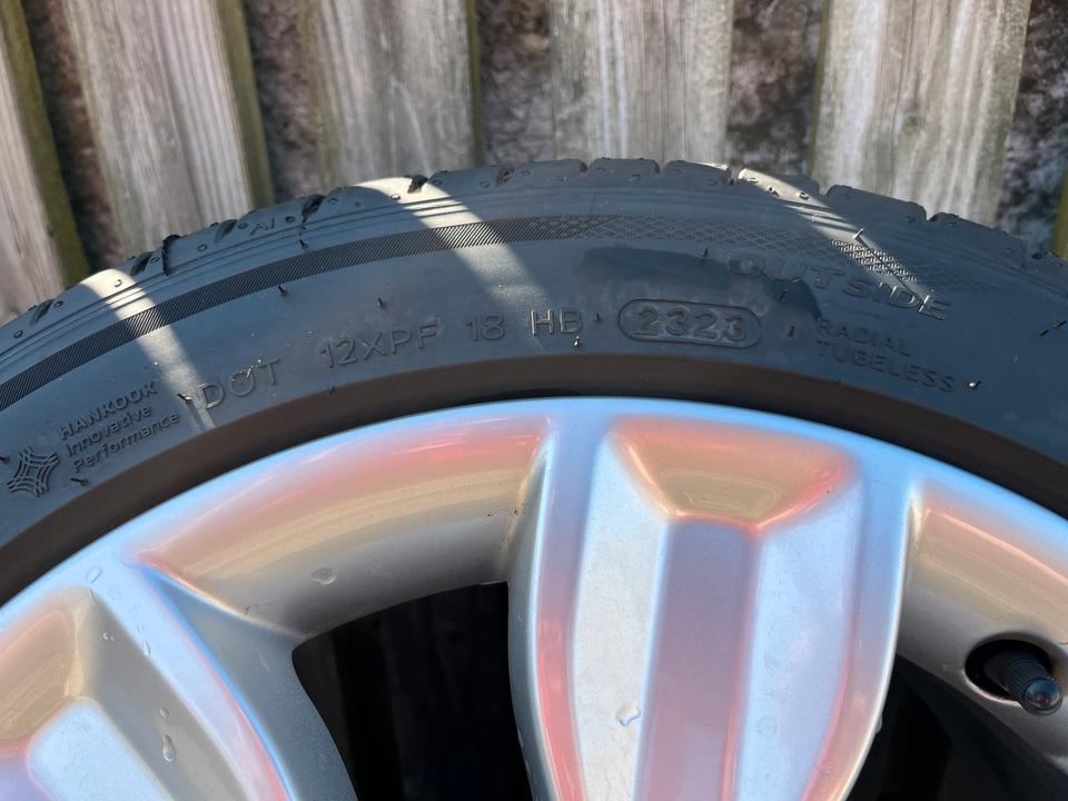 Sommerreifen 215/45R16 90V mit Aluminiumfelgen (AUDI A1) in Gilching