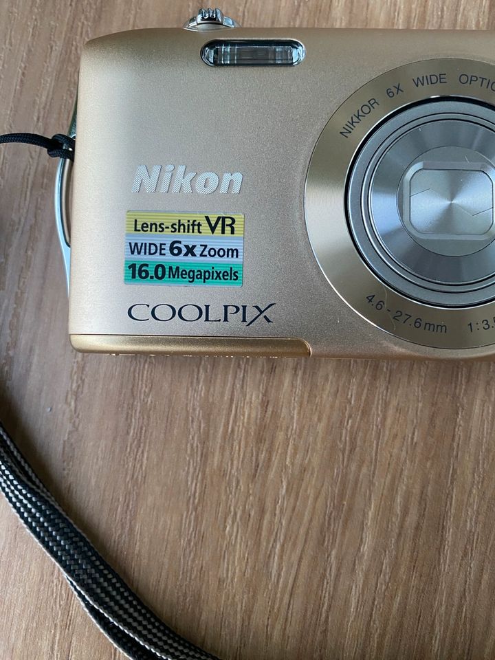 Nikon COOLPIX S3300 16.0 megapiksel in Neuhausen