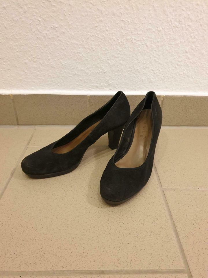 Schwarze Pumps Schuhe Heels von Tamaris Gr 41 in Gülzow-Prüzen